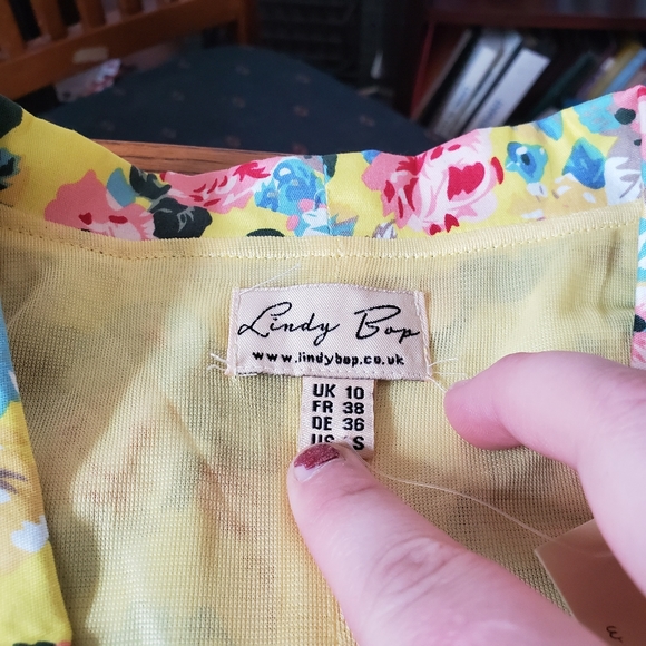 NWT Lindy Bop Vivi yellow floral swing dress sz sm - Picture 3 of 4